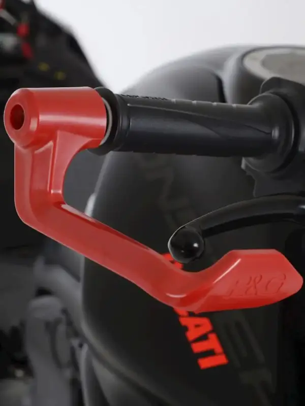 Osłona dźwigni hamulca R&G Triumph, Ducati, Suzuki (wybrane modele) czerwona Nowość